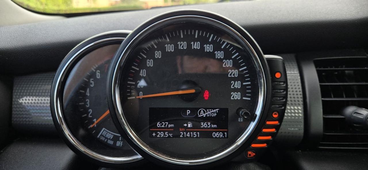2015 MINI Cooper Hardtop 5dr Hatchback Photo