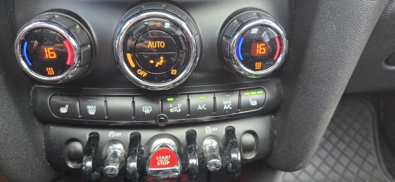 2015 MINI Cooper Hardtop 5dr Hatchback Photo