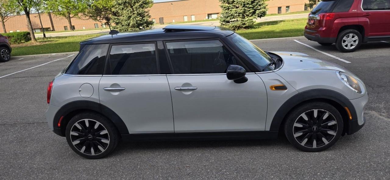 2015 MINI Cooper Hardtop 5dr Hatchback Photo