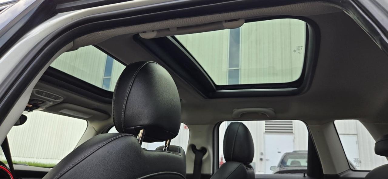 2015 MINI Cooper Hardtop 5dr Hatchback Photo