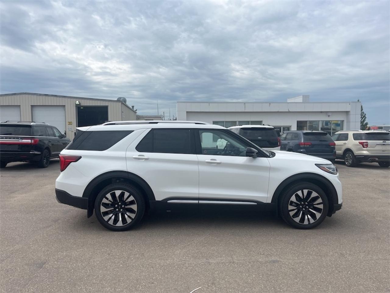 2026 Ford Explorer Platinum  - Leather Package Photo5
