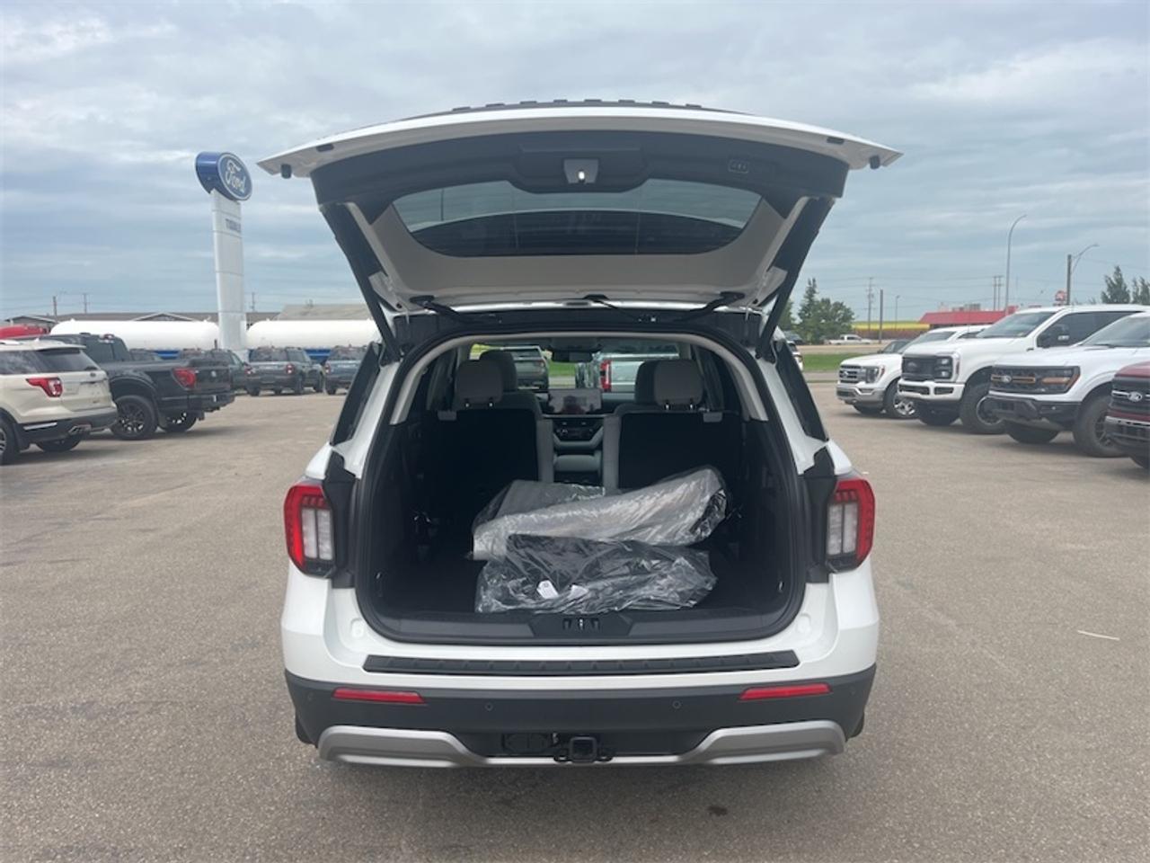 2026 Ford Explorer Platinum  - Leather Package Photo5