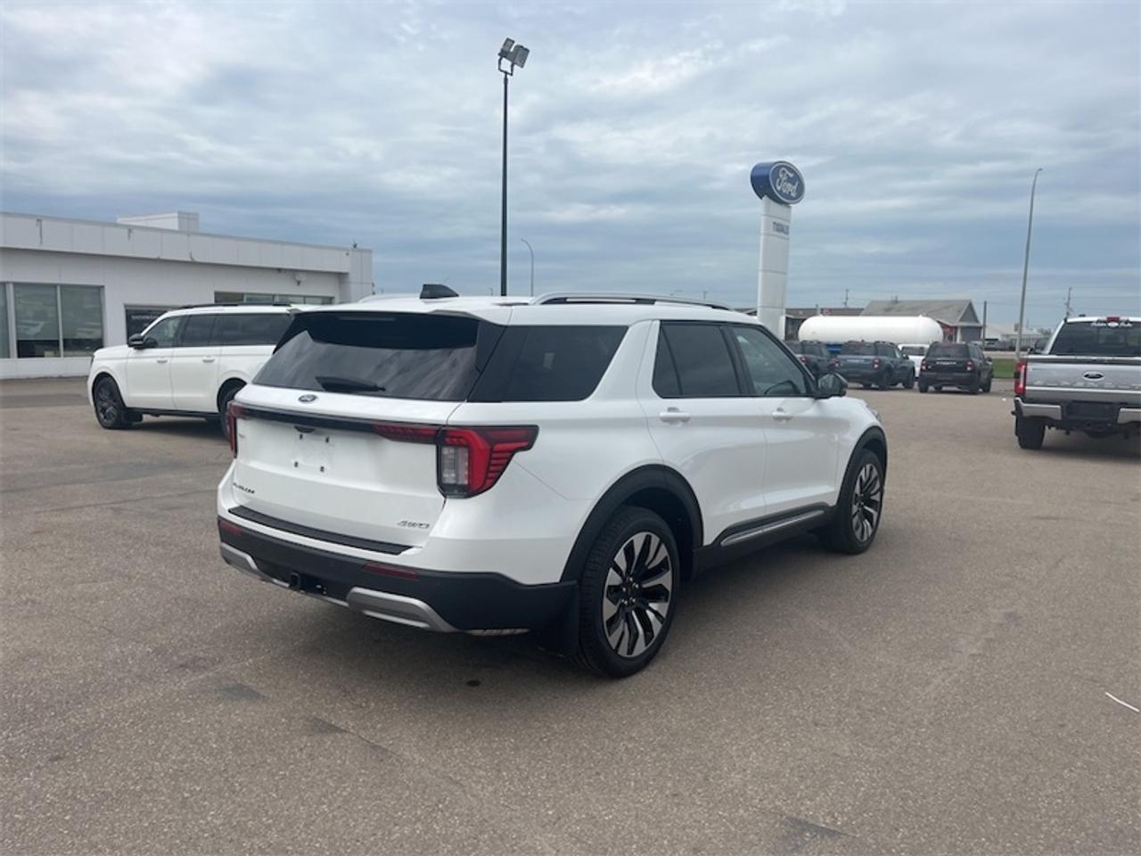 2026 Ford Explorer Platinum  - Leather Package Photo5