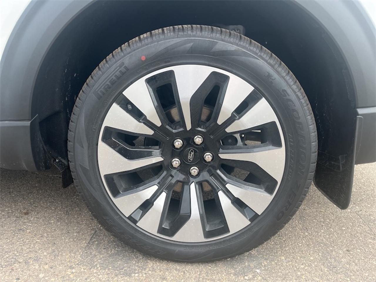 2026 Ford Explorer Platinum  - Leather Package Photo5