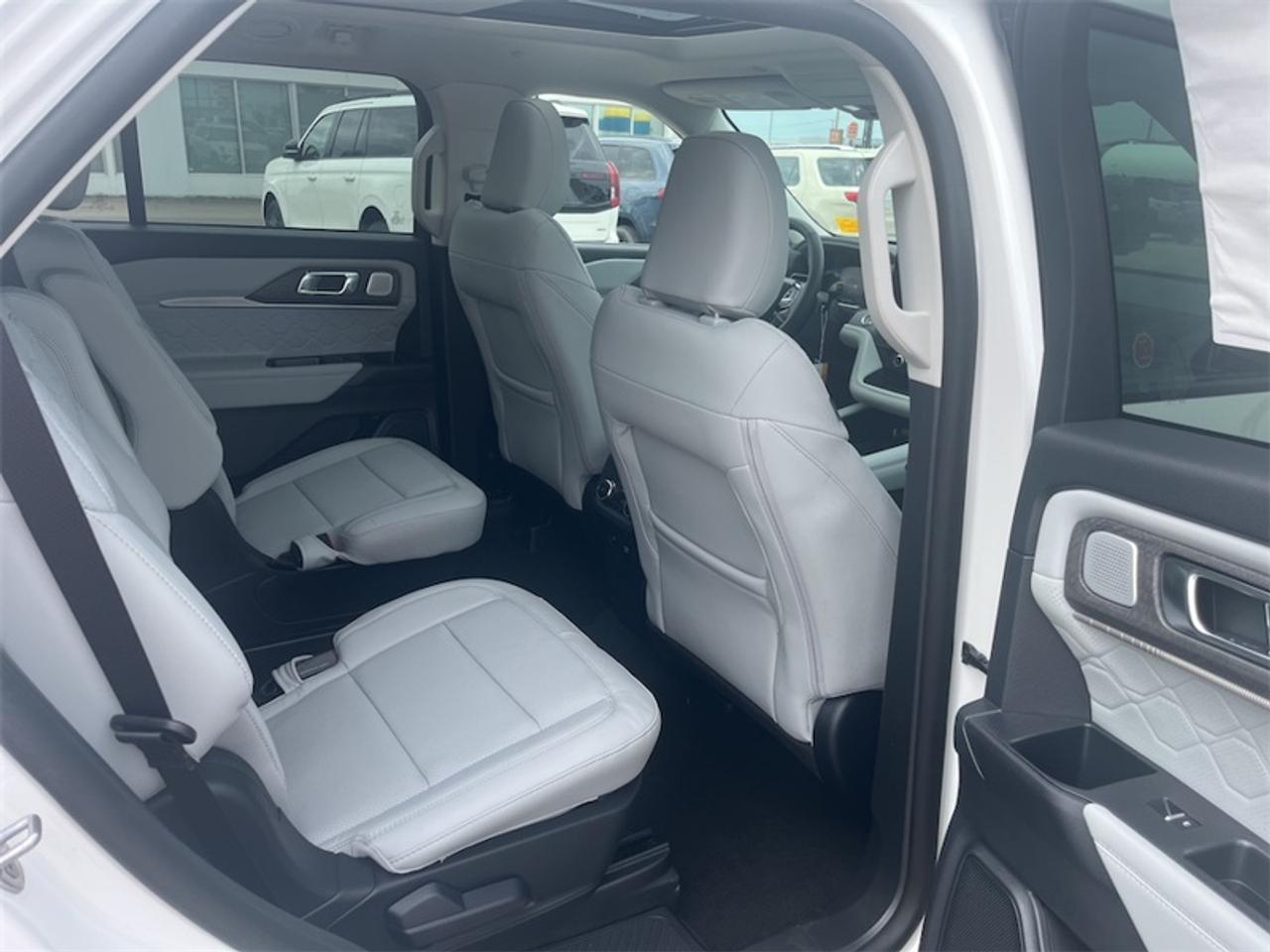 2026 Ford Explorer Platinum  - Leather Package Photo5