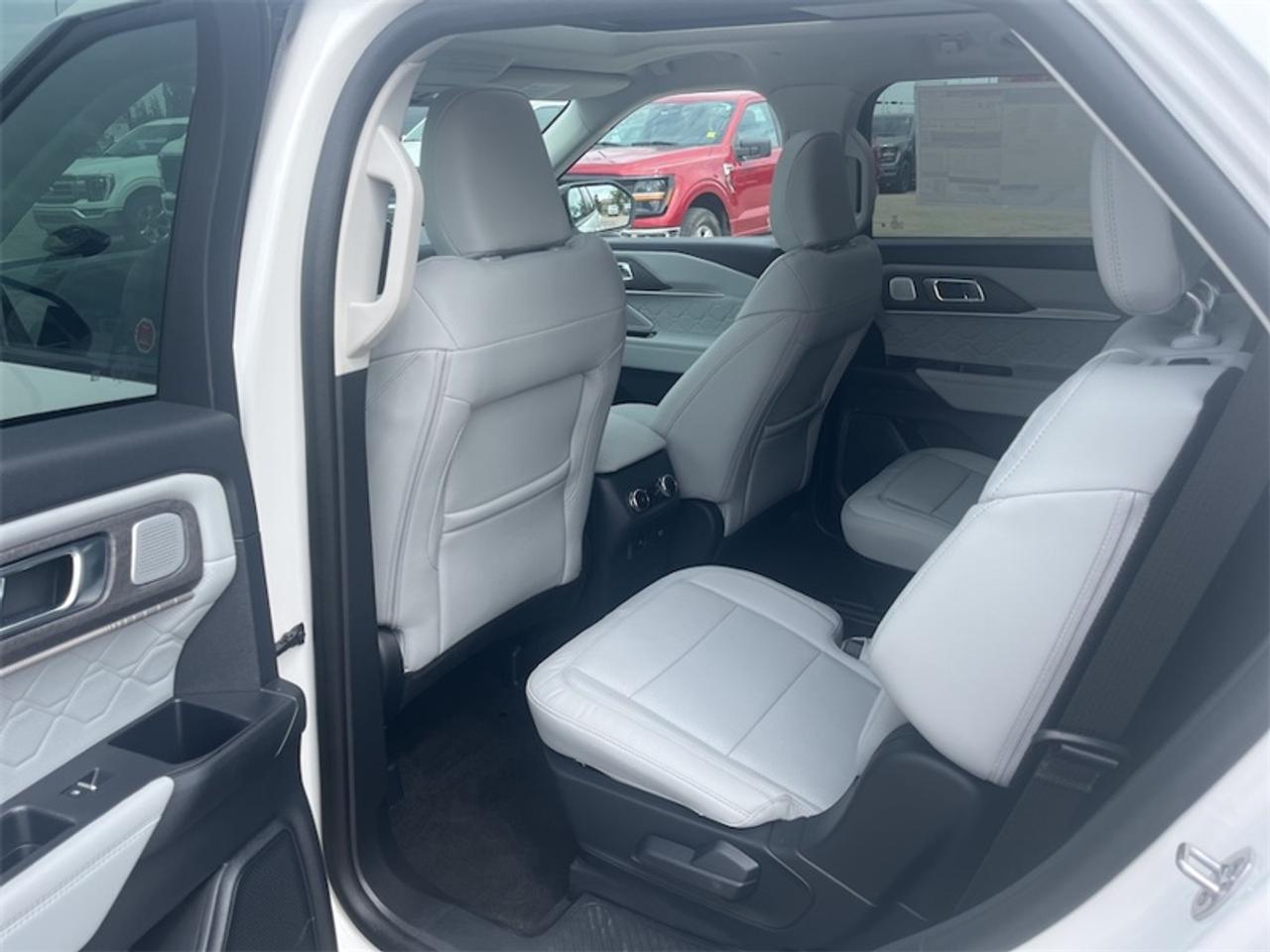 2026 Ford Explorer Platinum  - Leather Package Photo5