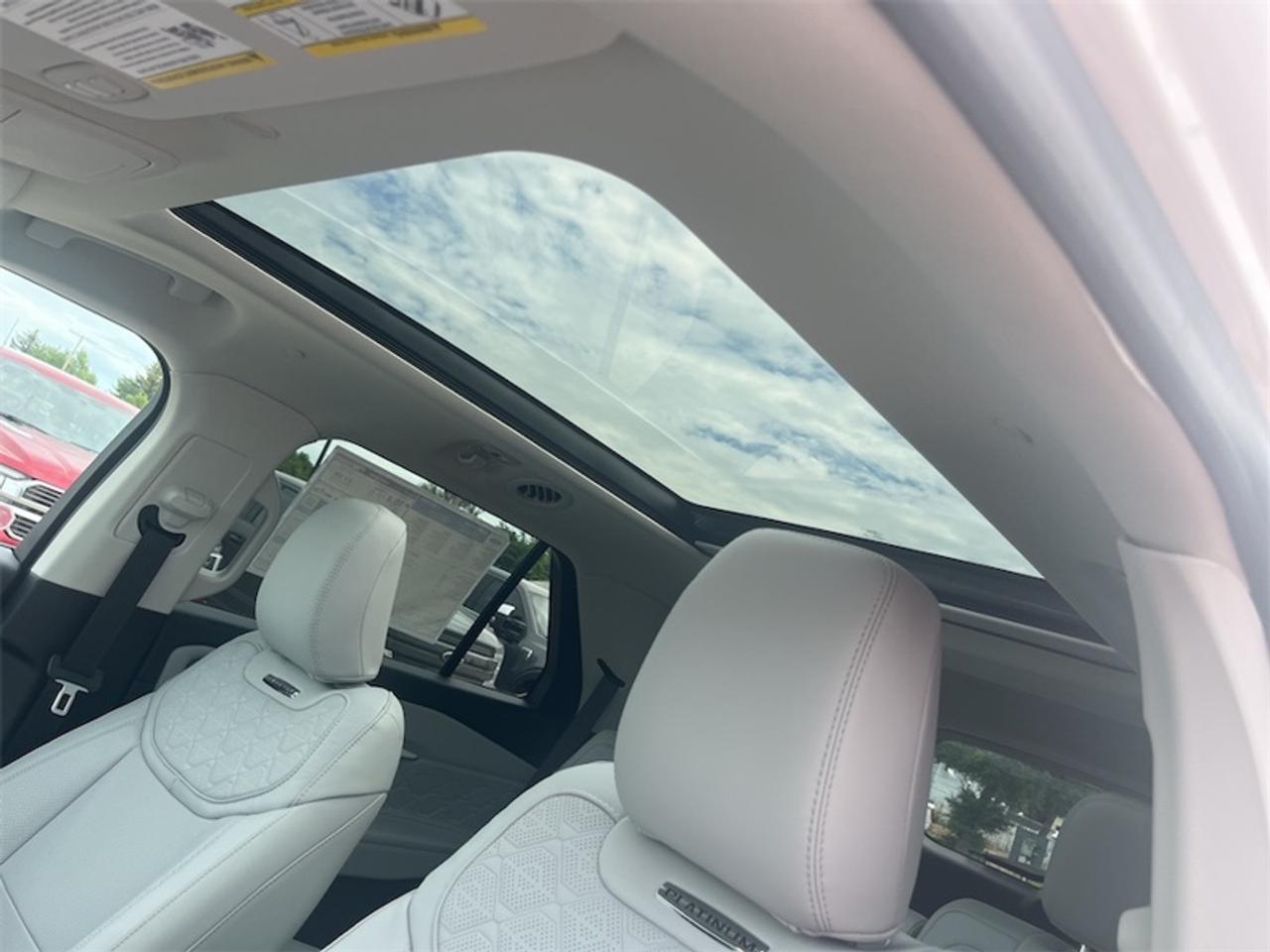 2026 Ford Explorer Platinum  - Leather Package Photo5