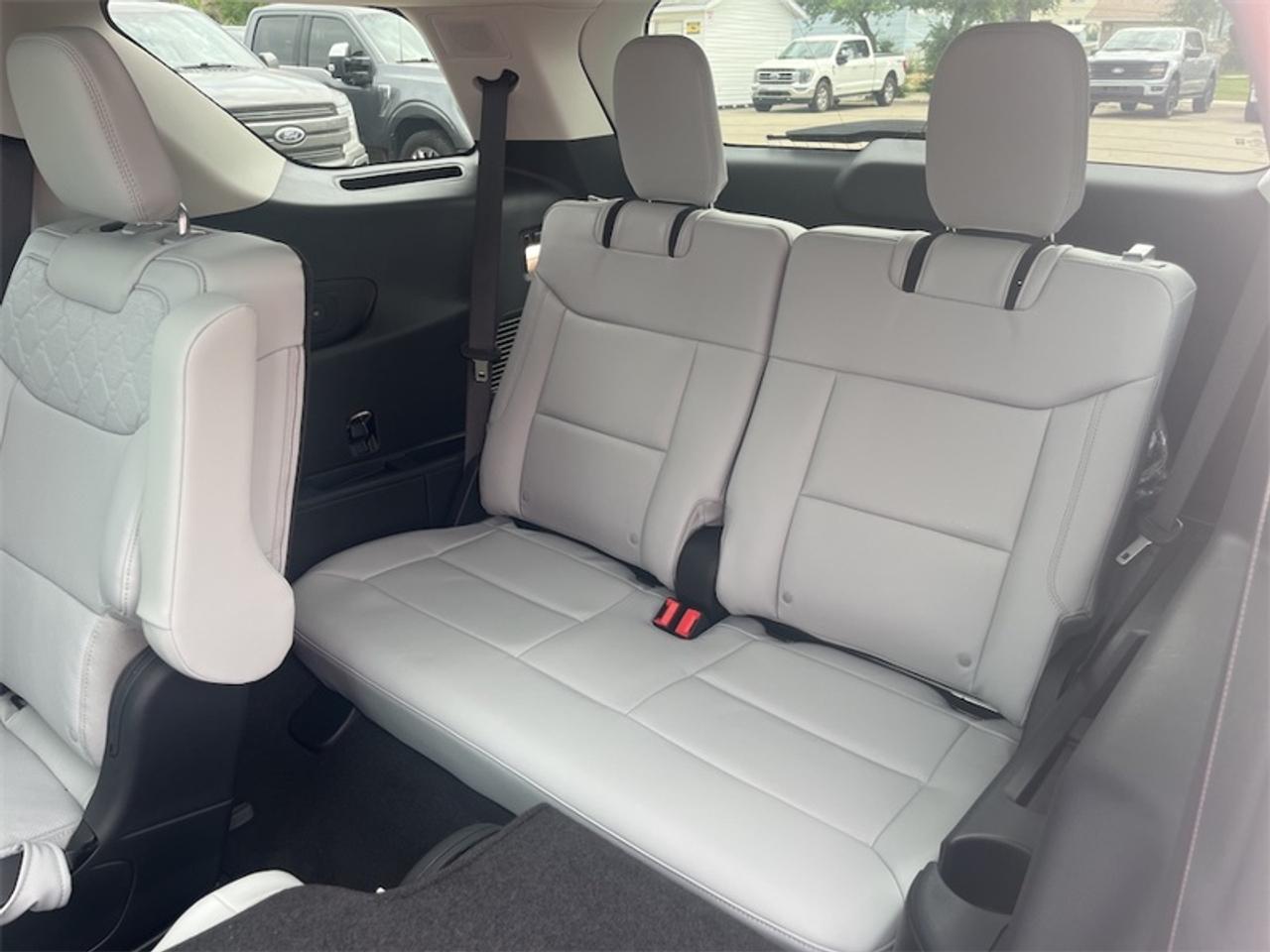 2026 Ford Explorer Platinum  - Leather Package Photo5