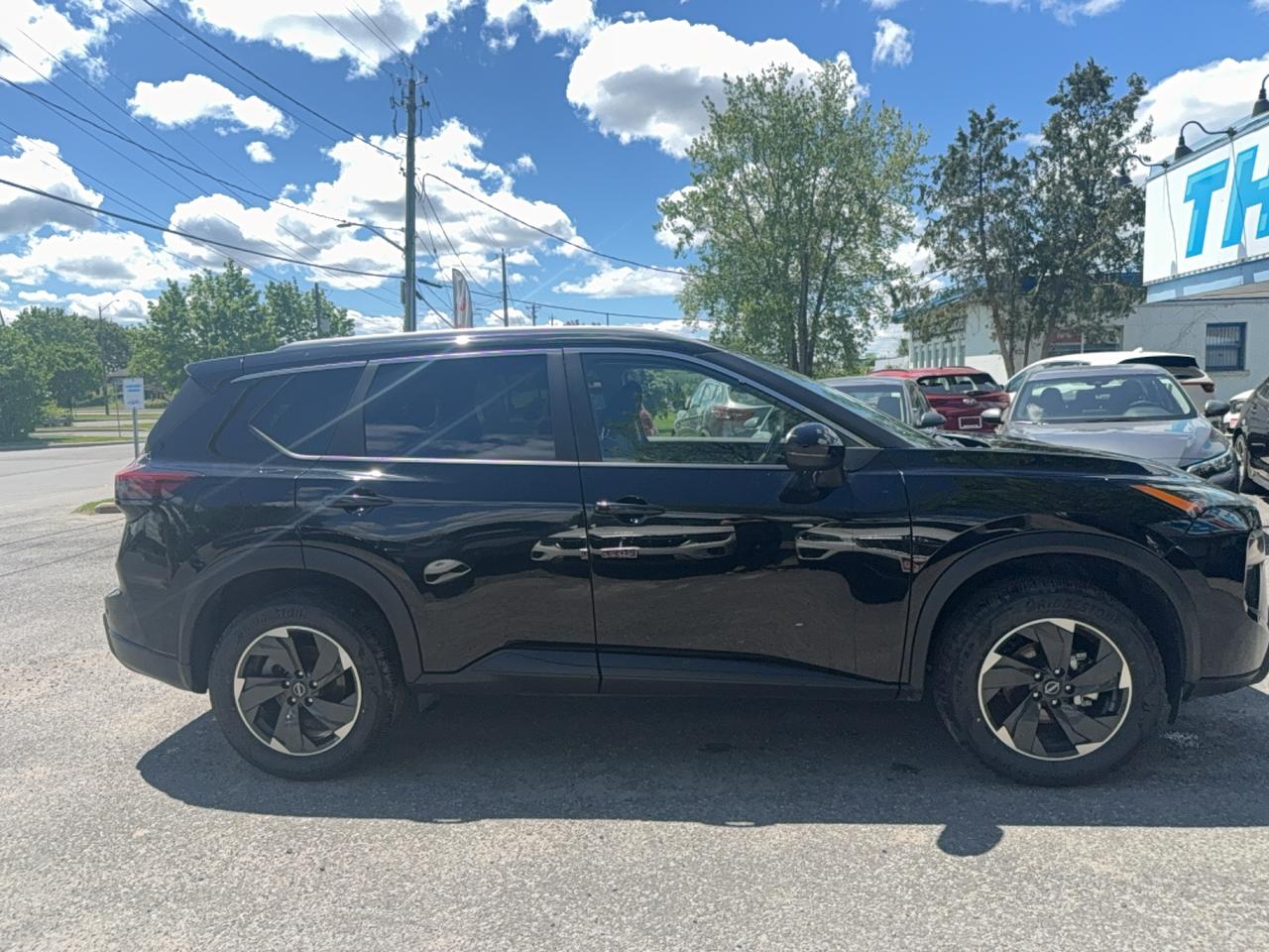 2025 Nissan Rogue SV MOONROOF