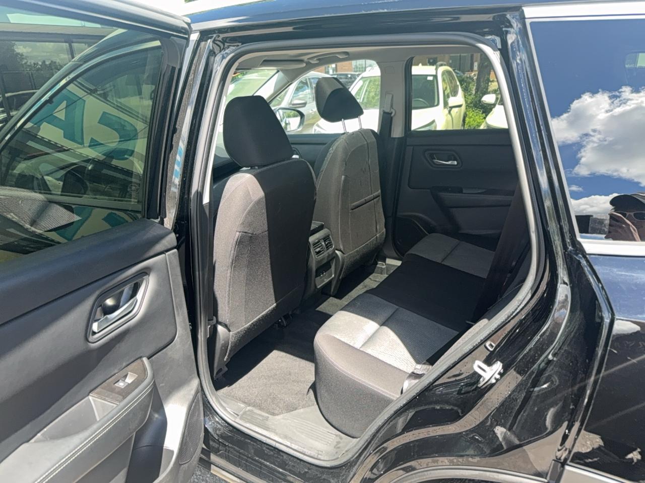 2025 Nissan Rogue SV MOONROOF Photo