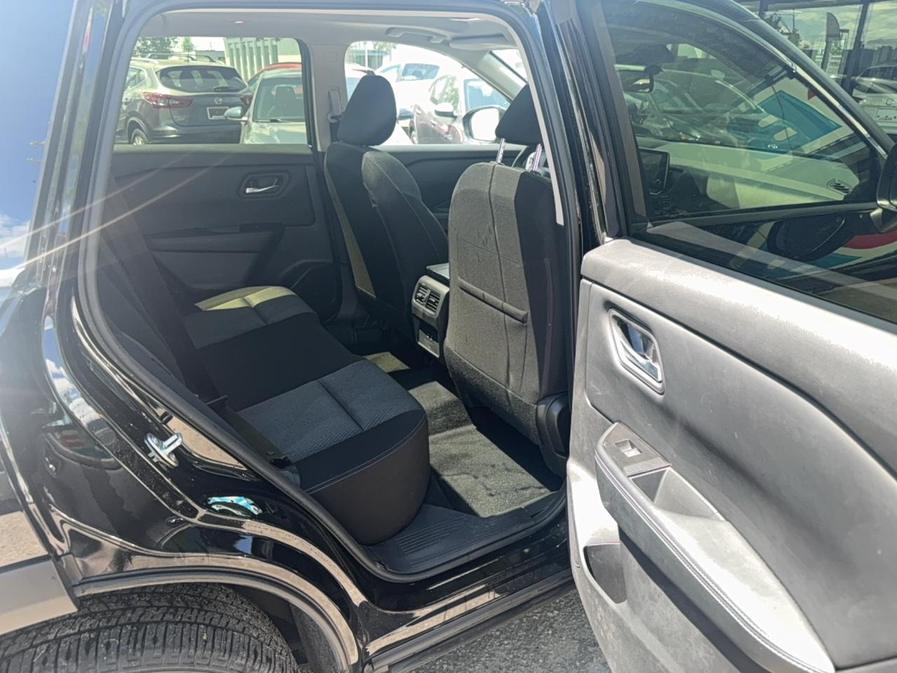 2025 Nissan Rogue SV MOONROOF