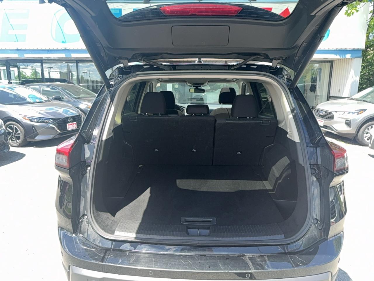 2025 Nissan Rogue SV MOONROOF Photo