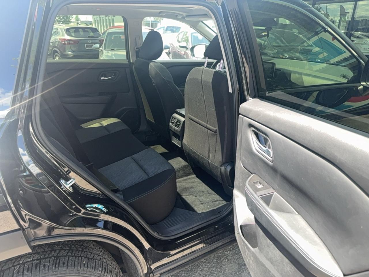 2025 Nissan Rogue SV MOONROOF Photo