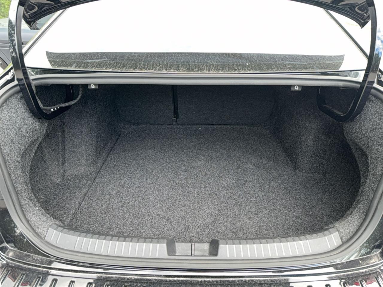 2023 Volkswagen Jetta GLI 2.0T -SUNROOF- BEATS AUDIO-HEATED COOLED LEATHER  SEATS - APPLE CARPLAY - ANDROID AUTO Photo