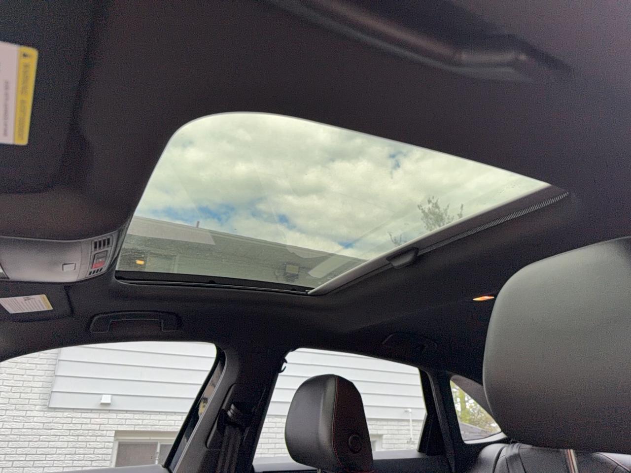 2023 Volkswagen Jetta GLI 2.0T -SUNROOF- BEATS AUDIO-HEATED COOLED LEATHER  SEATS - APPLE CARPLAY - ANDROID AUTO Photo