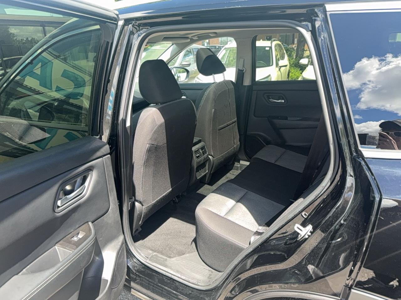 2025 Nissan Rogue SV MOONROOF