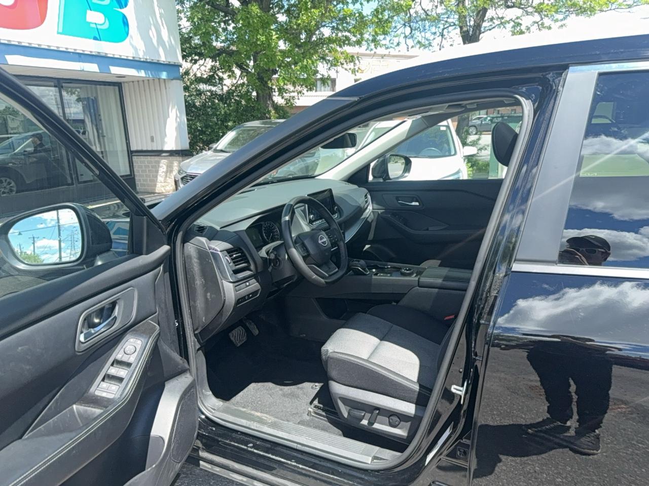 2025 Nissan Rogue SV MOONROOF