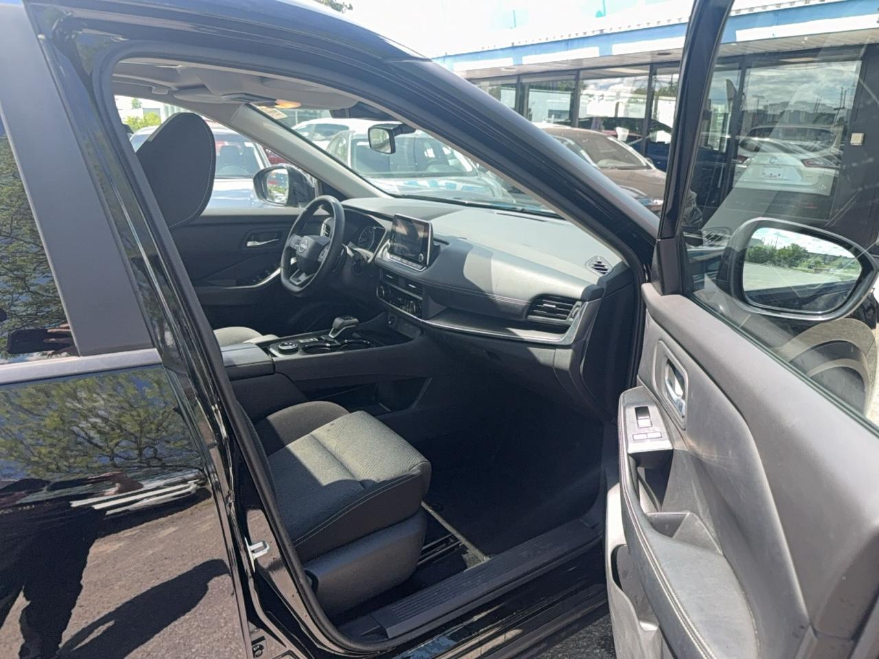 2025 Nissan Rogue SV MOONROOF
