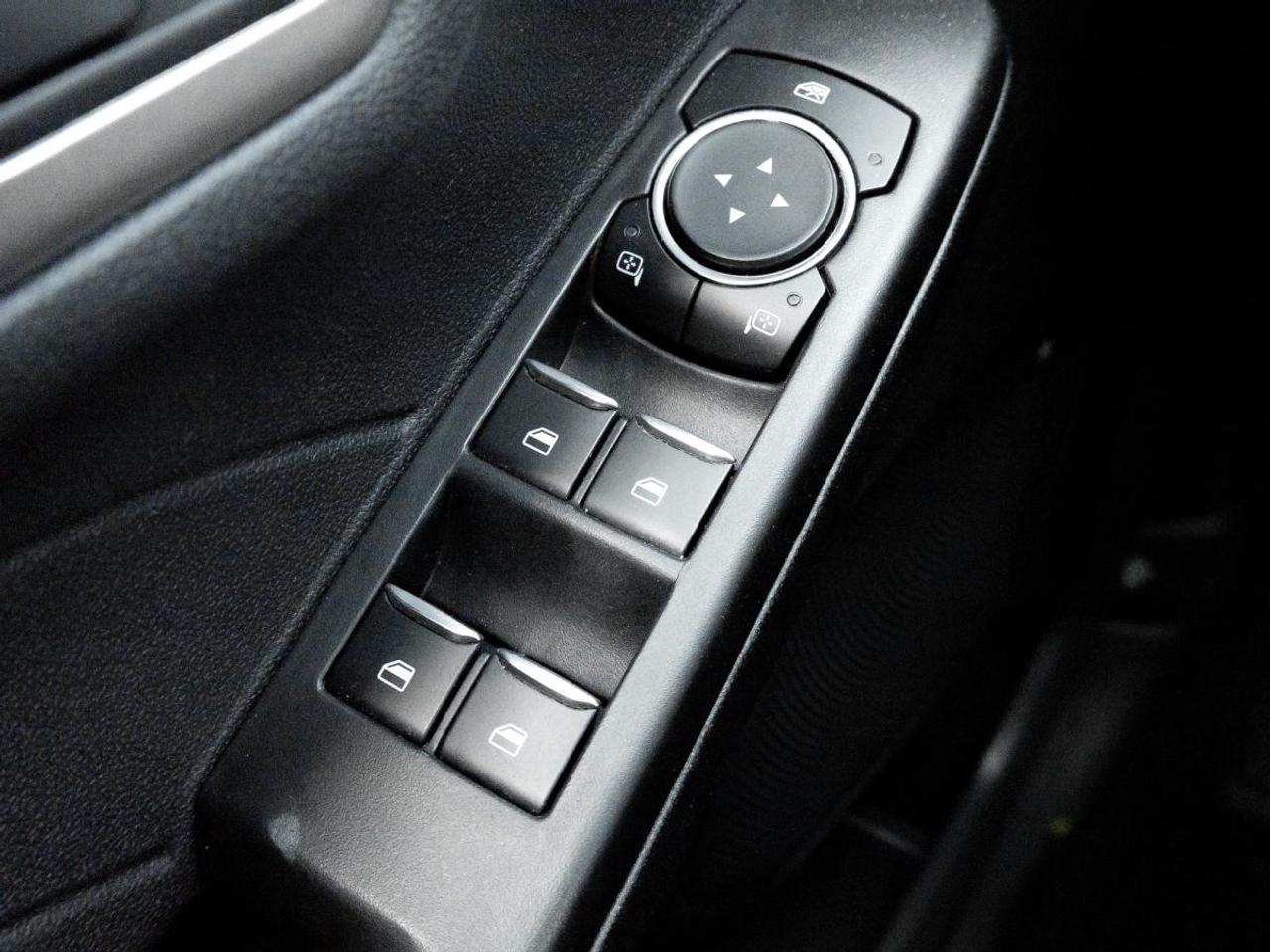 2022 Ford Escape SE Photo