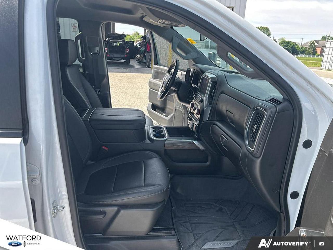 2023 Chevrolet Silverado 3500HD 4WD Crew Cab 172" LT Photo