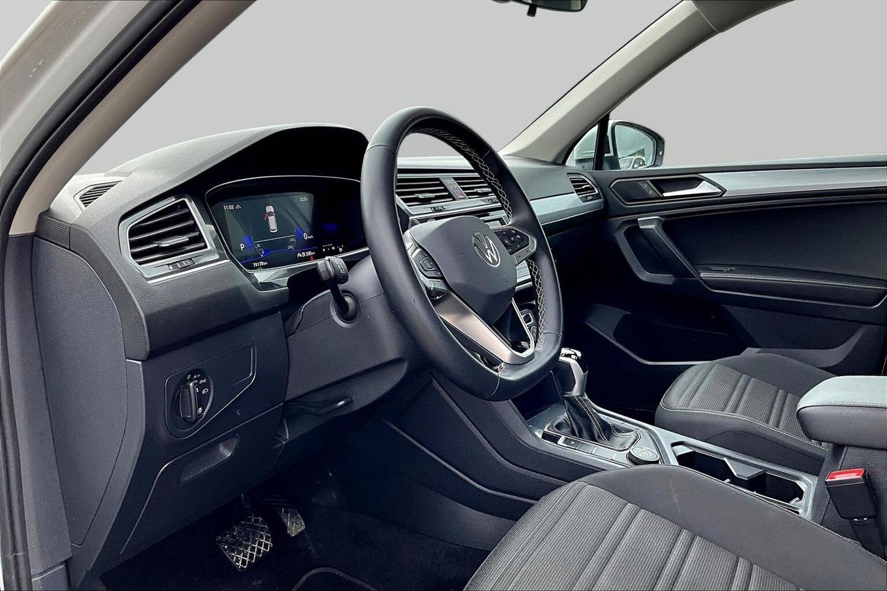 2024 Volkswagen Tiguan  Photo
