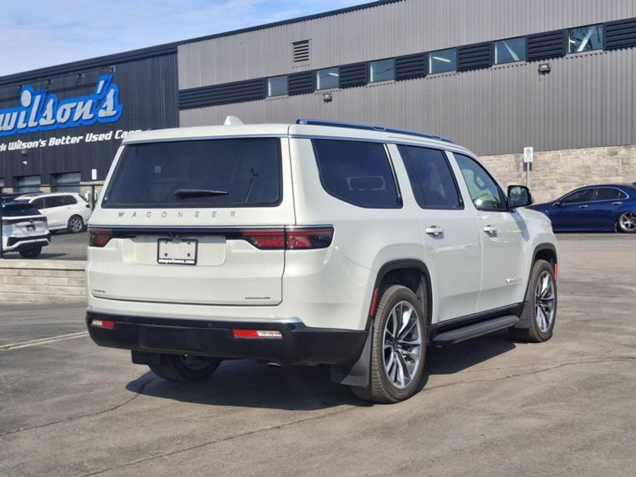 2022 Jeep Wagoneer Series II 4x4 | Leather | Premium Group | Heated + Cooled Seats | BSM | Remote Start | and More ! Photo