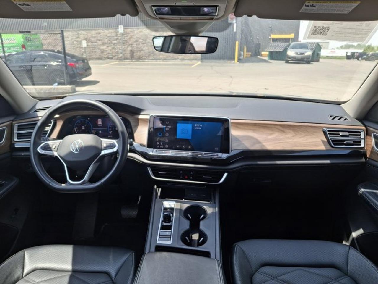 2024 Volkswagen Atlas Comfortline 4Motion | Third Row | Leather | Heated + Ventilated Seats | Heated Steering | and More ! Photo