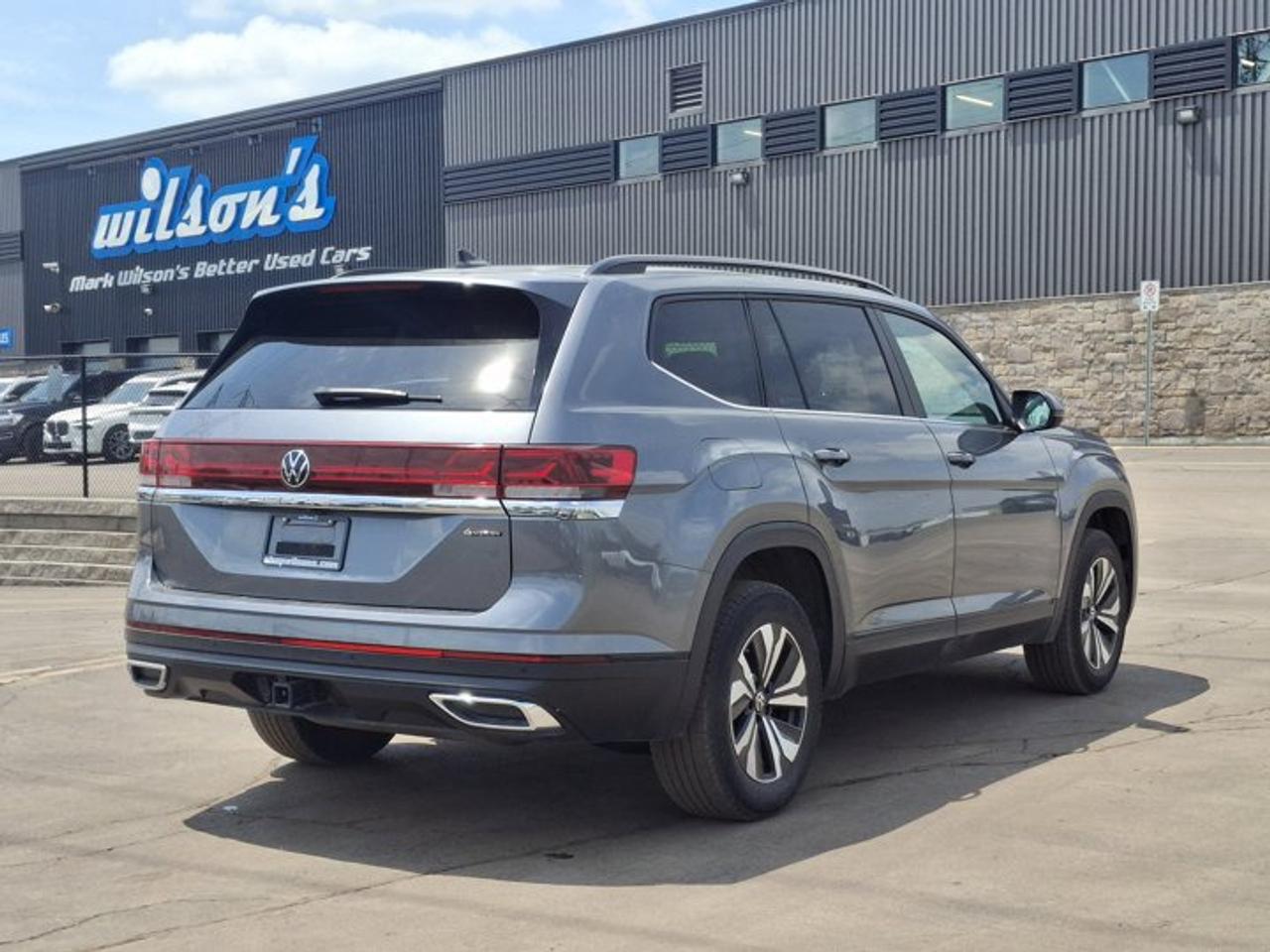 2024 Volkswagen Atlas Comfortline 4Motion | Third Row | Leather | Heated + Ventilated Seats | Heated Steering | and More ! Photo