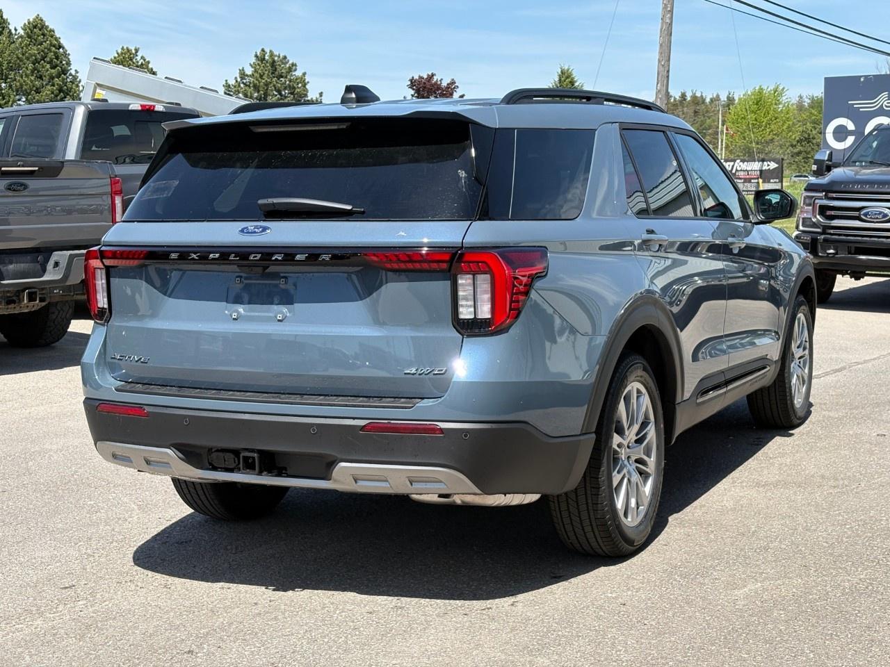 2026 Ford Explorer Active w/200A Pkg 4WD Photo