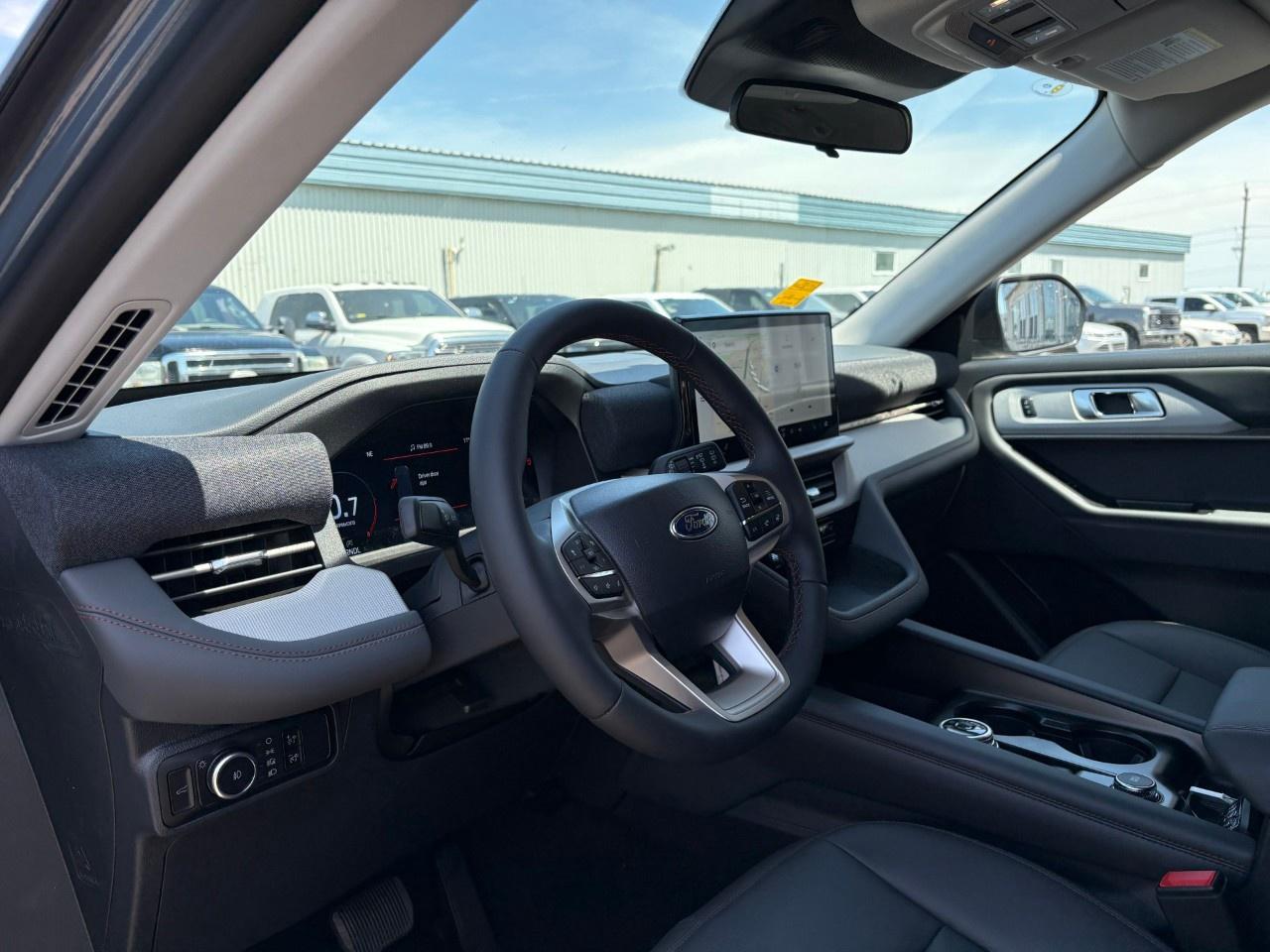 2026 Ford Explorer Active w/200A Pkg 4WD Photo