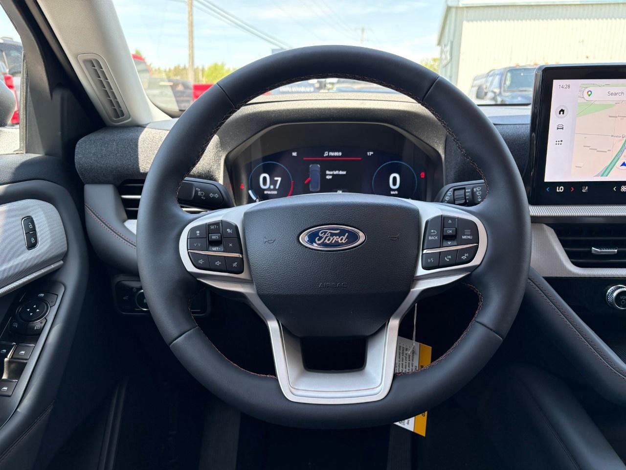 2026 Ford Explorer Active w/200A Pkg 4WD Photo