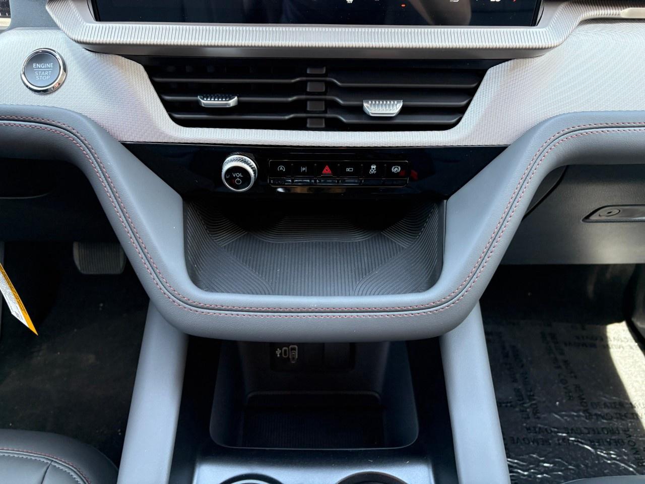2026 Ford Explorer Active w/200A Pkg 4WD Photo