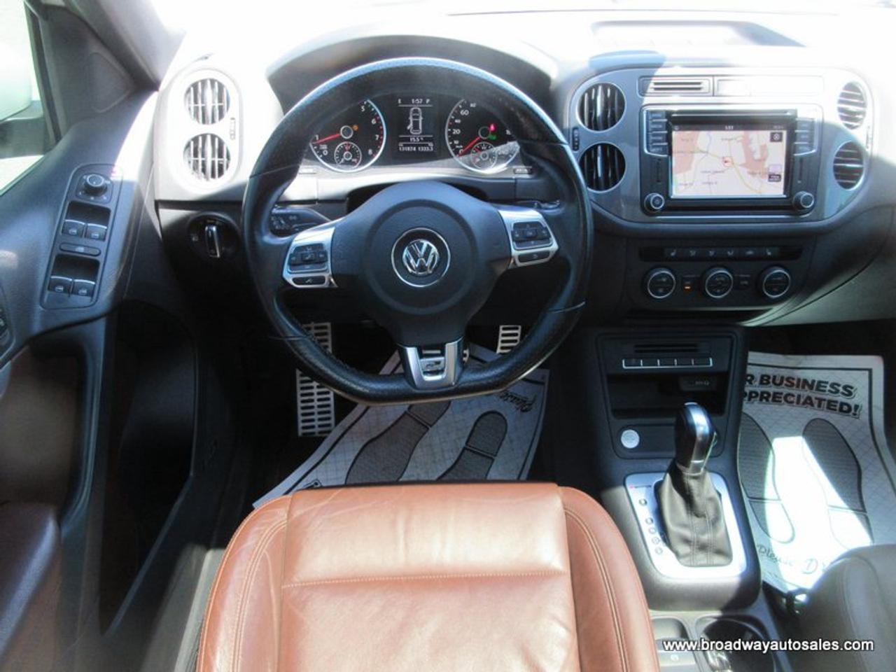 2017 Volkswagen Tiguan ALL-WHEEL DRIVE TSI-PACKAGE 5 PASSENGER 2.0L - TURBO.. NAVIGATION.. LEATHER.. HEATED SEATS.. PANORAMIC SUNROOF.. BACK-UP CAMERA.. Photo