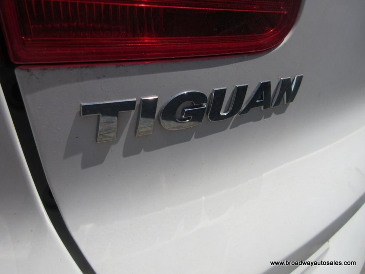 2017 Volkswagen Tiguan ALL-WHEEL DRIVE TSI-PACKAGE 5 PASSENGER 2.0L - TURBO.. NAVIGATION.. LEATHER.. HEATED SEATS.. PANORAMIC SUNROOF.. BACK-UP CAMERA.. Photo