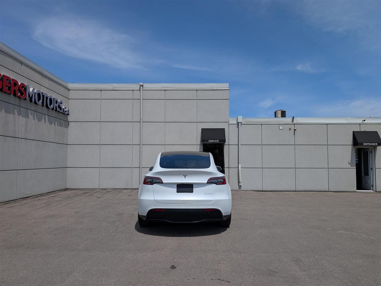 2022 Tesla Model Y LONG RANGE AWD - DUAL MOTOR Photo