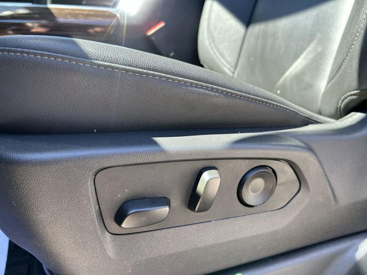 2025 GMC Sierra 1500 Elevation Crew Cab 6' Box 4WD | One Owner | Leather Seats Photo