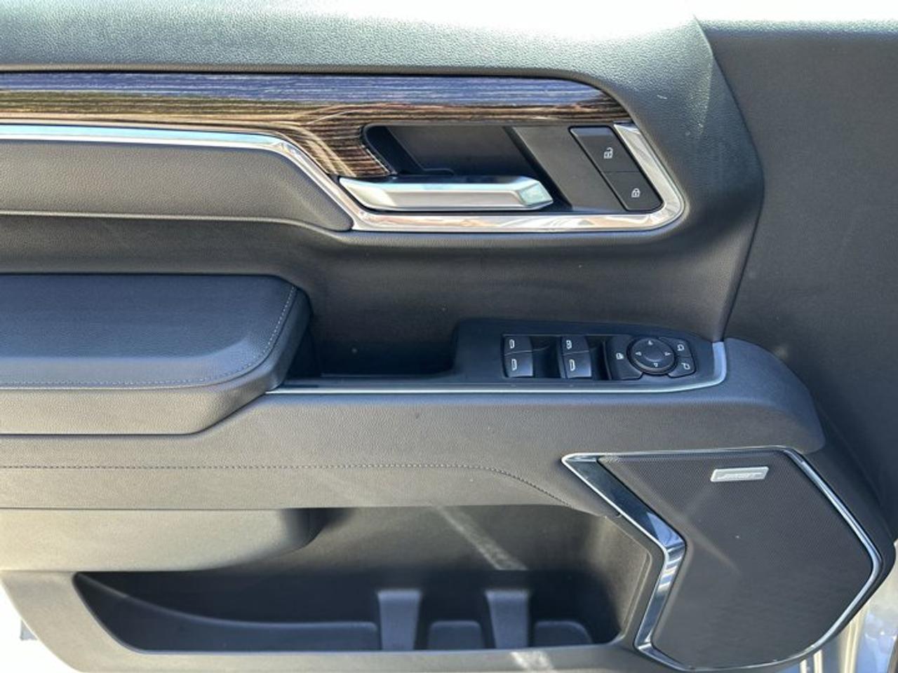 2025 GMC Sierra 1500 Elevation Crew Cab 6' Box 4WD | One Owner | Leather Seats Photo