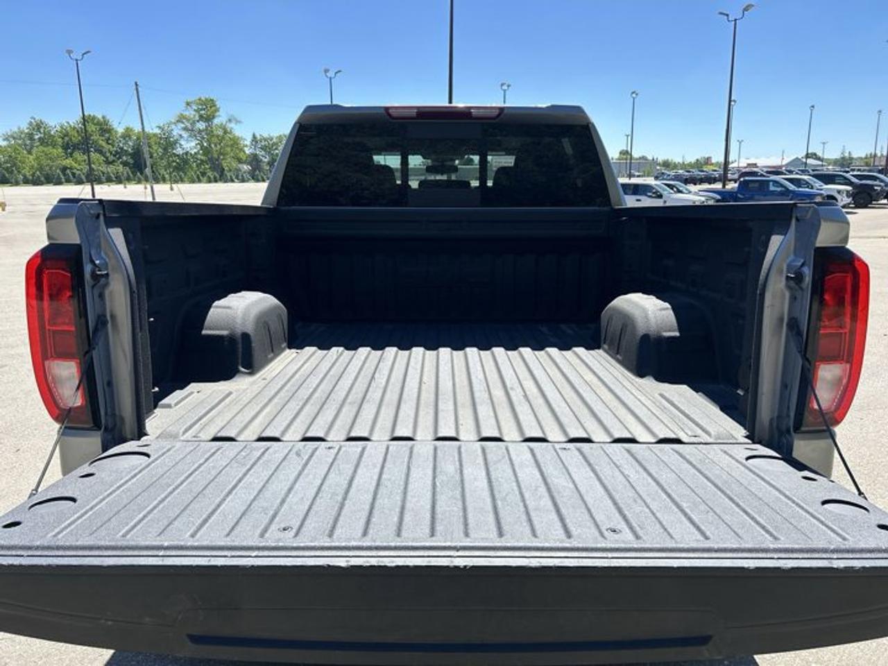 2025 GMC Sierra 1500 Elevation Crew Cab 6' Box 4WD | One Owner | Leather Seats Photo