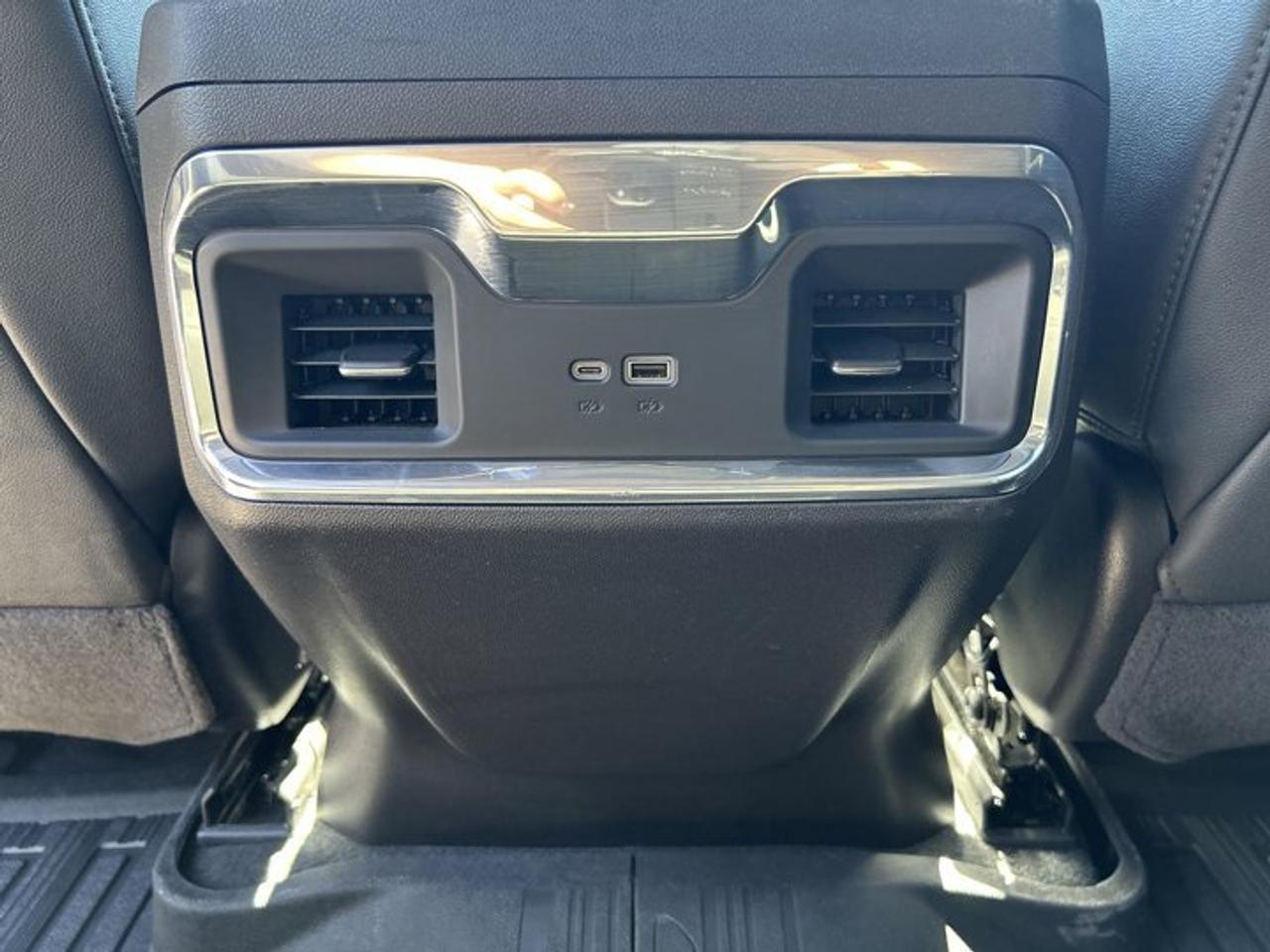 2025 GMC Sierra 1500 Elevation Crew Cab 6' Box 4WD | One Owner | Leather Seats Photo