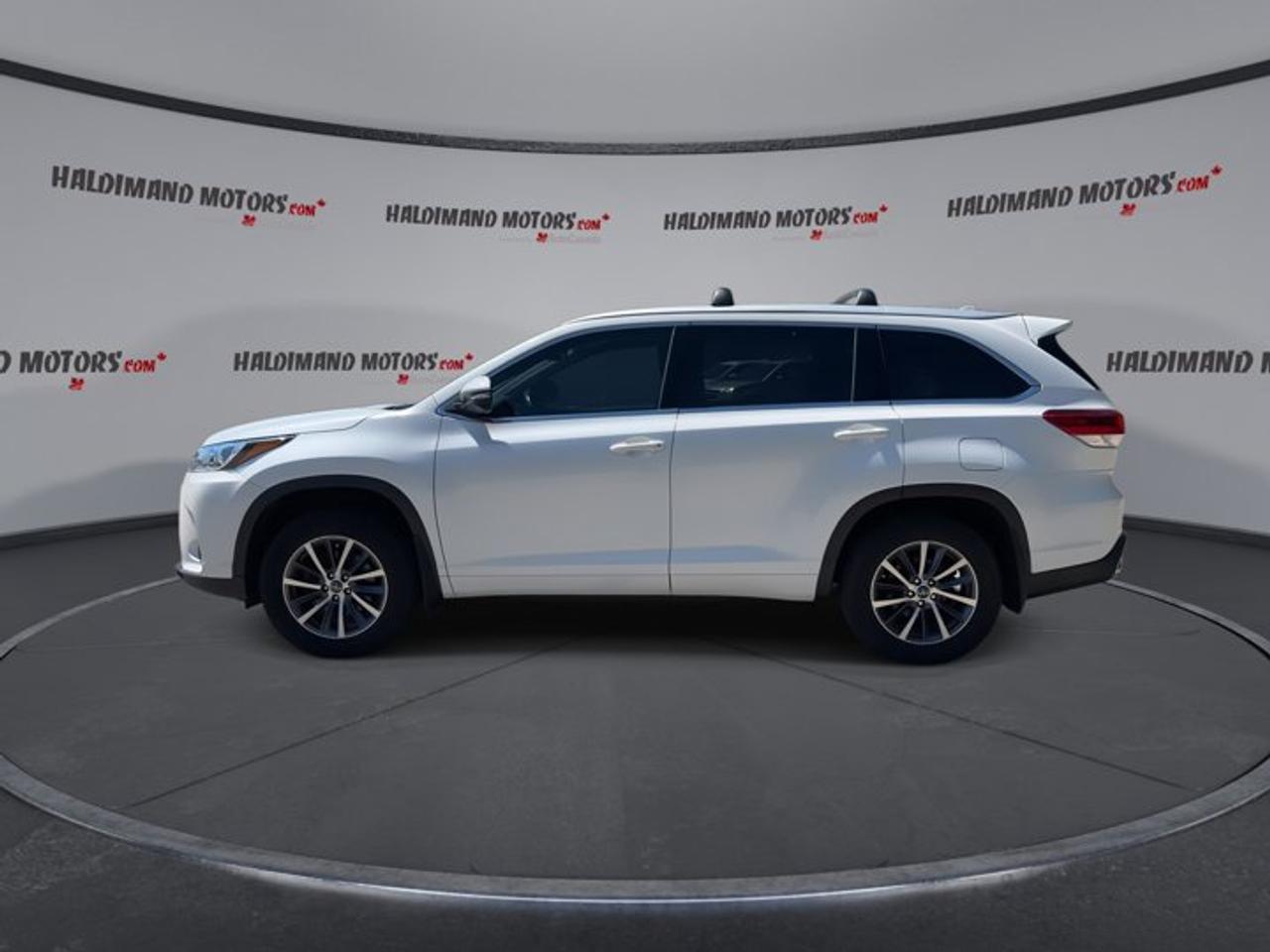 2017 Toyota Highlander XLE AWD | Leather Seats Photo
