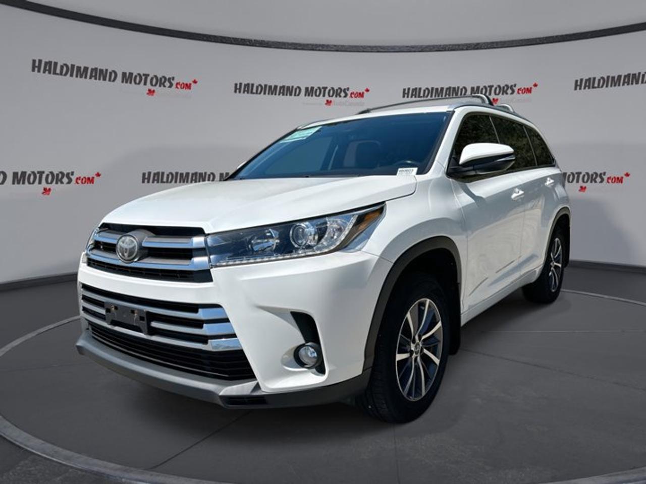 2017 Toyota Highlander XLE AWD | Leather Seats Photo0