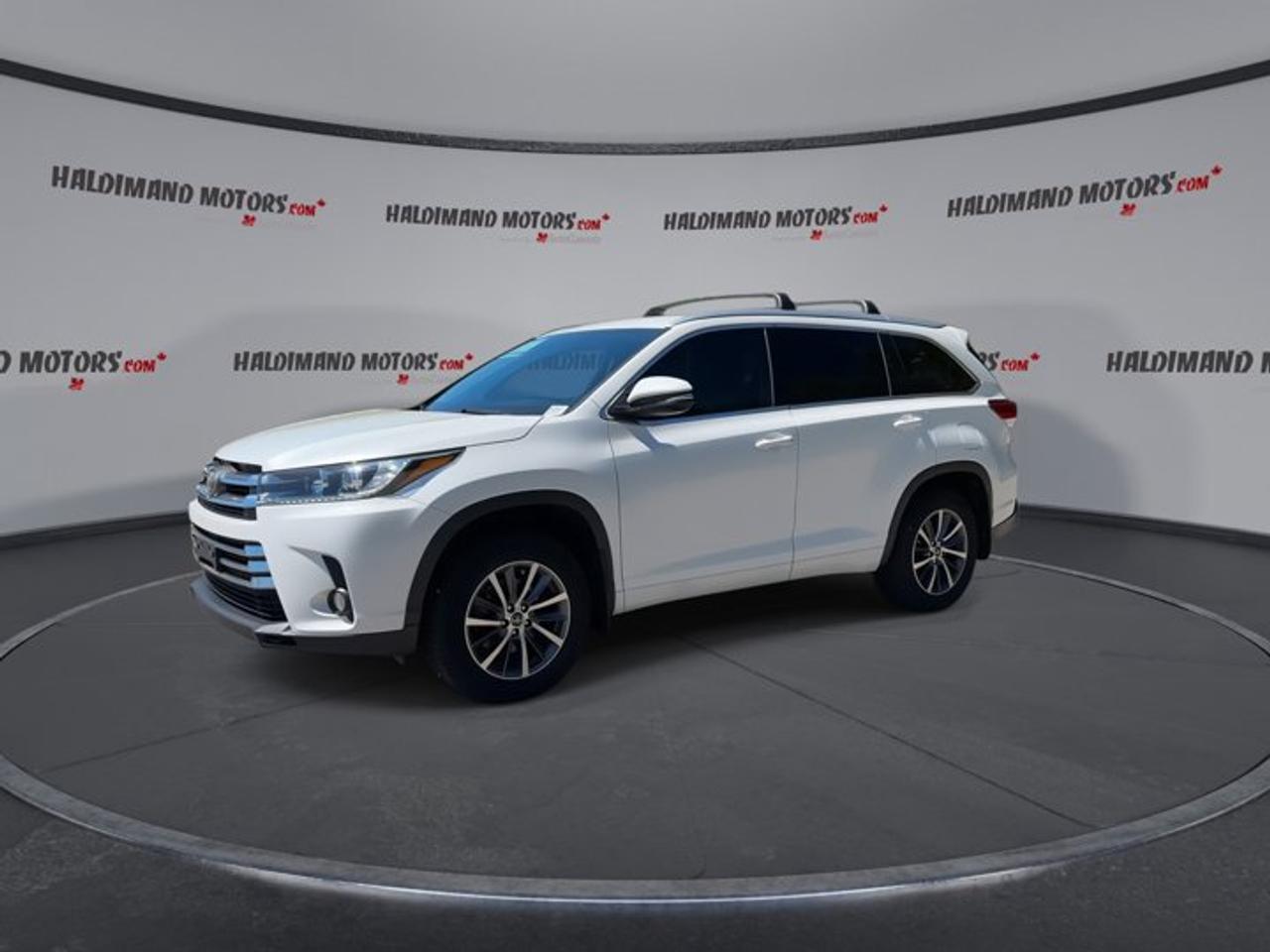 2017 Toyota Highlander XLE AWD | Leather Seats Photo