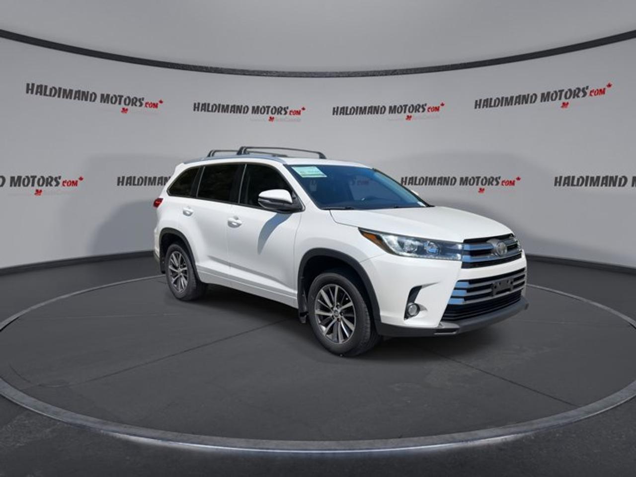 2017 Toyota Highlander XLE AWD | Leather Seats Photo