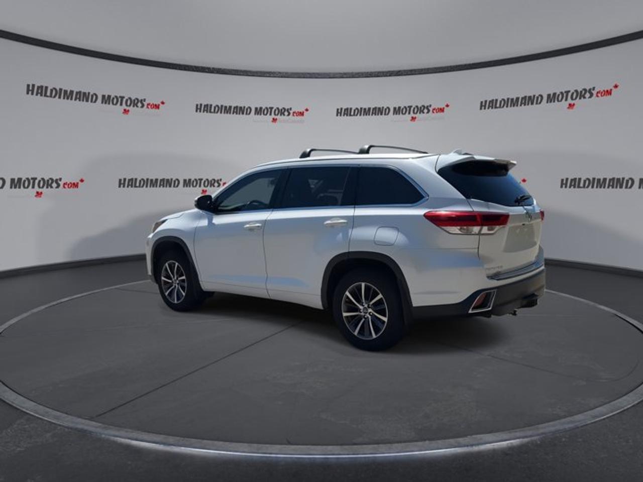 2017 Toyota Highlander XLE AWD | Leather Seats Photo
