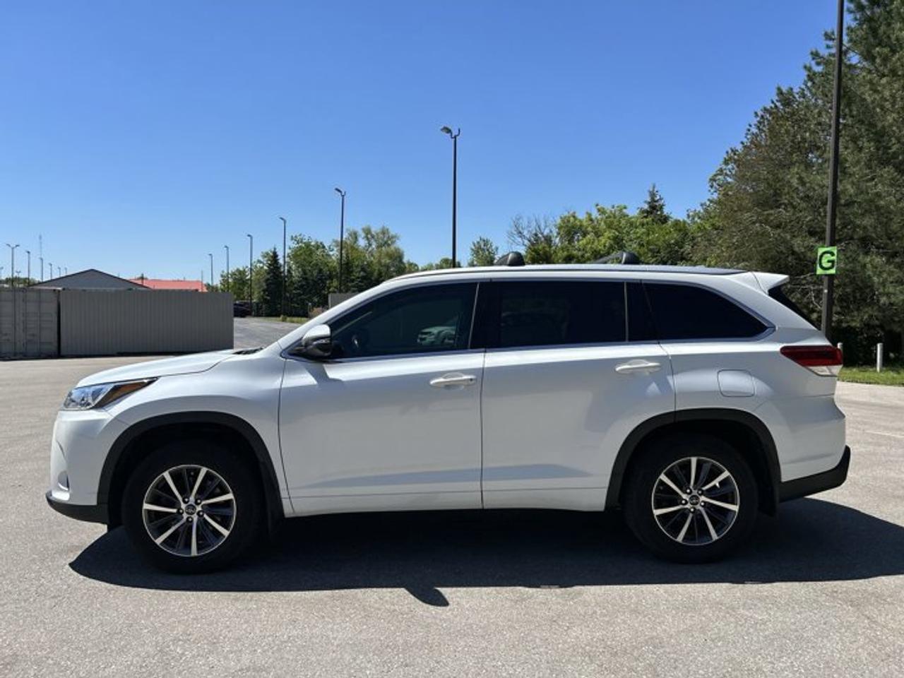 2017 Toyota Highlander XLE AWD | Leather Seats Photo