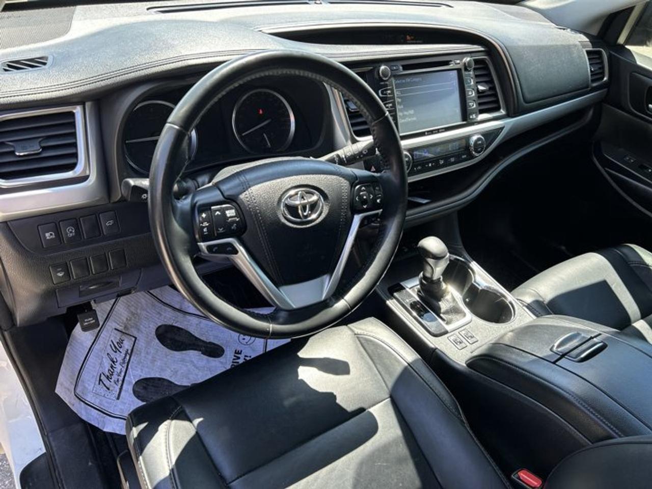 2017 Toyota Highlander XLE AWD | Leather Seats Photo