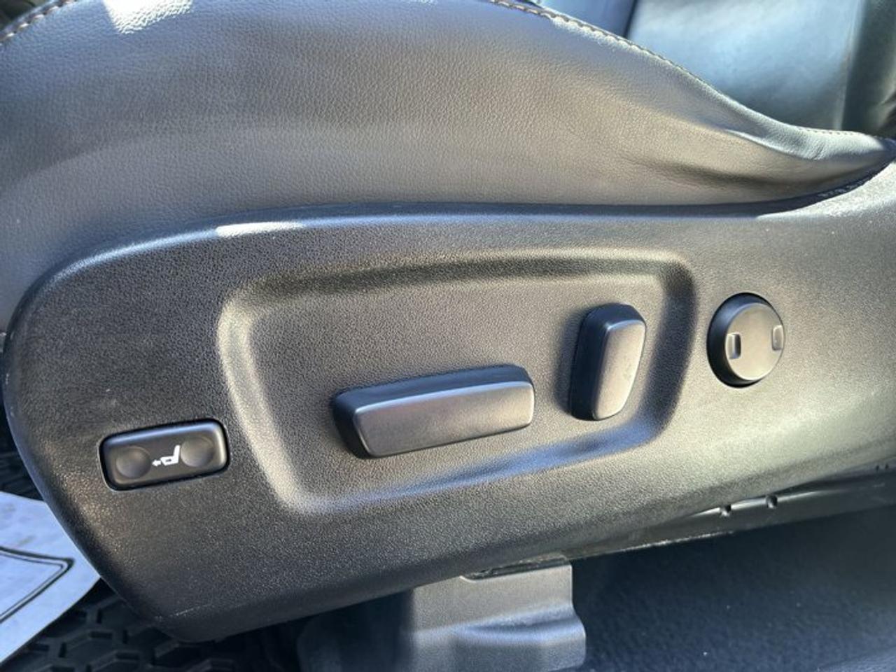 2017 Toyota Highlander XLE AWD | Leather Seats Photo
