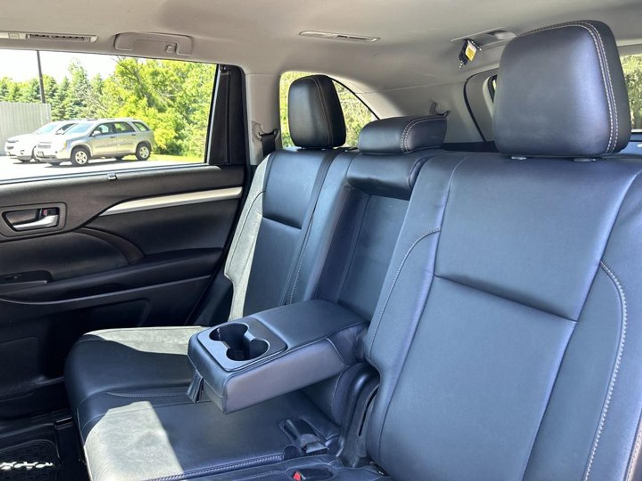 2017 Toyota Highlander XLE AWD | Leather Seats Photo