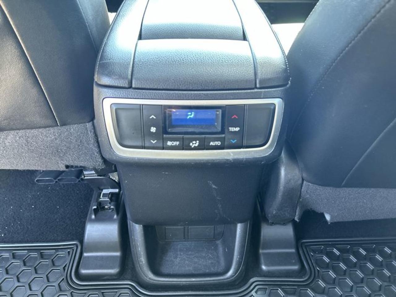 2017 Toyota Highlander XLE AWD | Leather Seats Photo