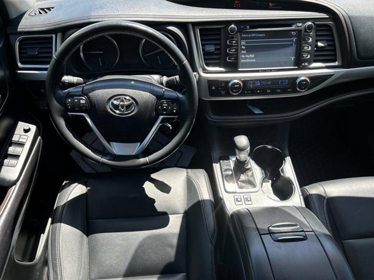 2017 Toyota Highlander XLE AWD | Leather Seats Photo